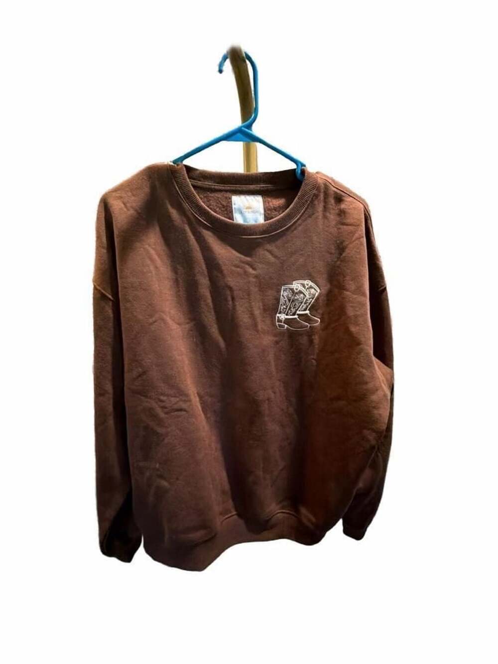 590 Lazy Sunday Brown Cowboy Boots Graphic Crewneck Sweatshirt M